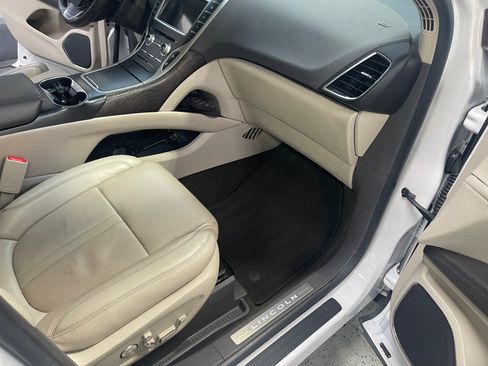 Used 2019 Lincoln Nautilus Reserve image 11