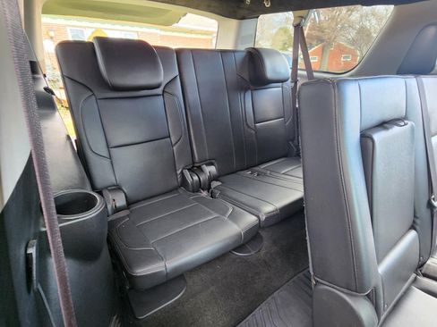 Used 2017 Chevrolet Suburban LT image 12