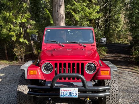 Used 1998 Jeep Wrangler SE image 2