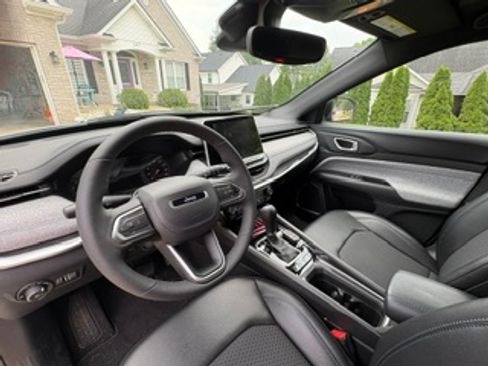 Used 2026 Jeep Compass Latitude AWD/4WD image 6