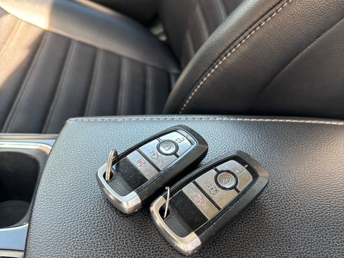 Used 2017 Ford Fusion SE w/ Equipment Group 201A FWD image 13