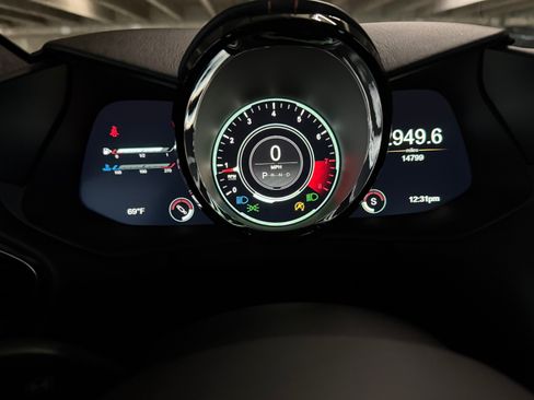 Used 2019 Aston Martin V8 Vantage Coupe 2D image 27