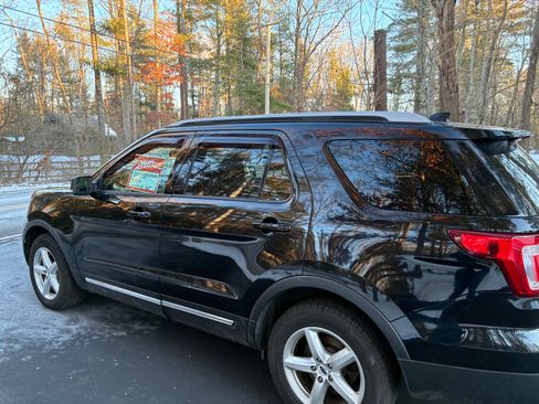 Used 2017 Ford Explorer XLT w/ Equipment Group 202A image 10