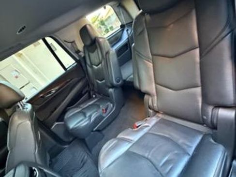 Used 2019 Cadillac Escalade Luxury image 14