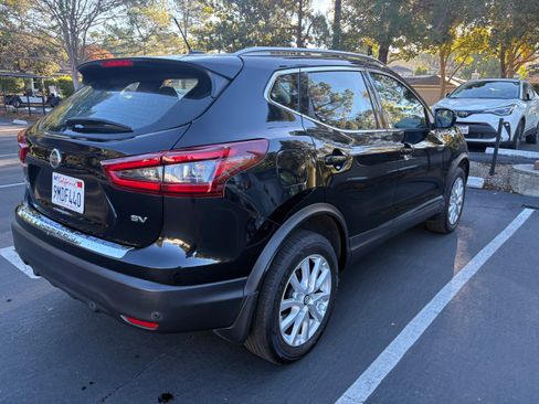 Used 2021 Nissan Rogue Sport SV image 6