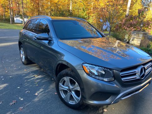 Used 2018 Mercedes-Benz GLC 300 300 4MATIC Sport Utility 4D image 4