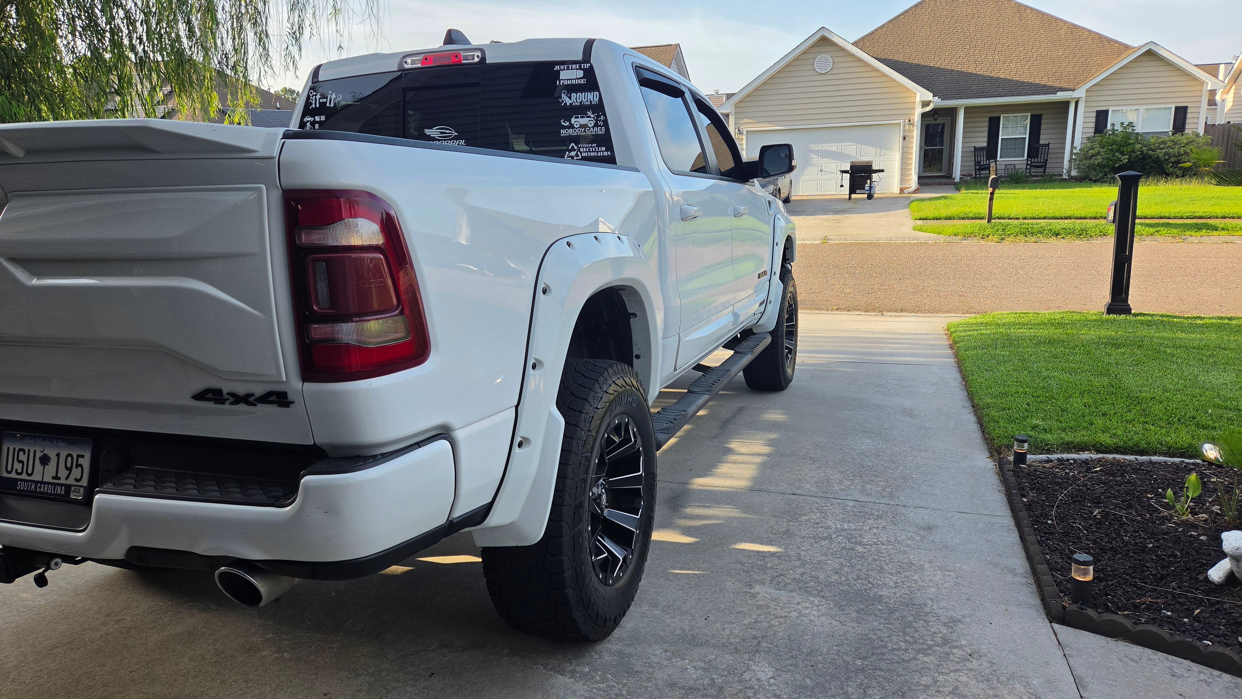 Used 2019 RAM 1500 Big Horn AWD/4WD image 14