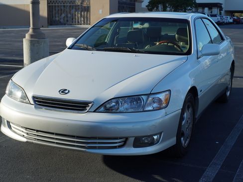 Used 2001 Lexus ES 330 w/ Coach Edition Pkg FWD image 1