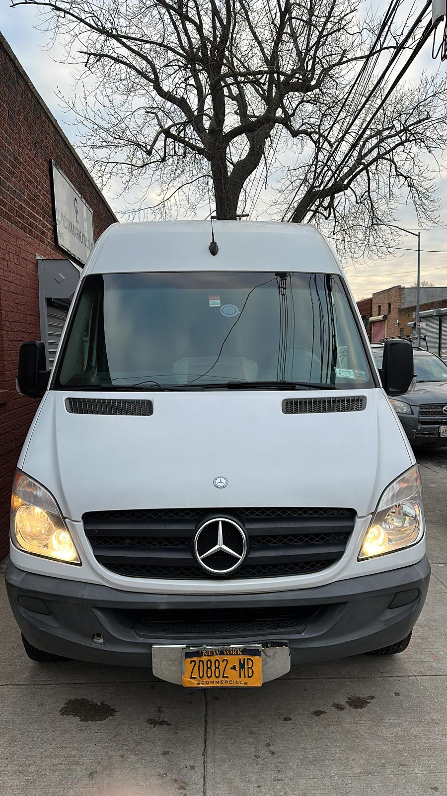 Used 2011 Mercedes-Benz Sprinter 2500 image 2