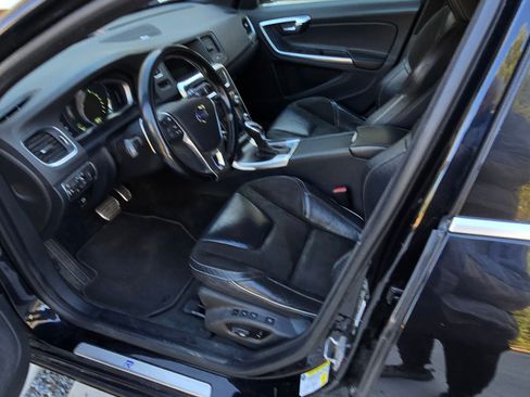 Used 2015 Volvo V60 T6 R-Design Platinum image 16