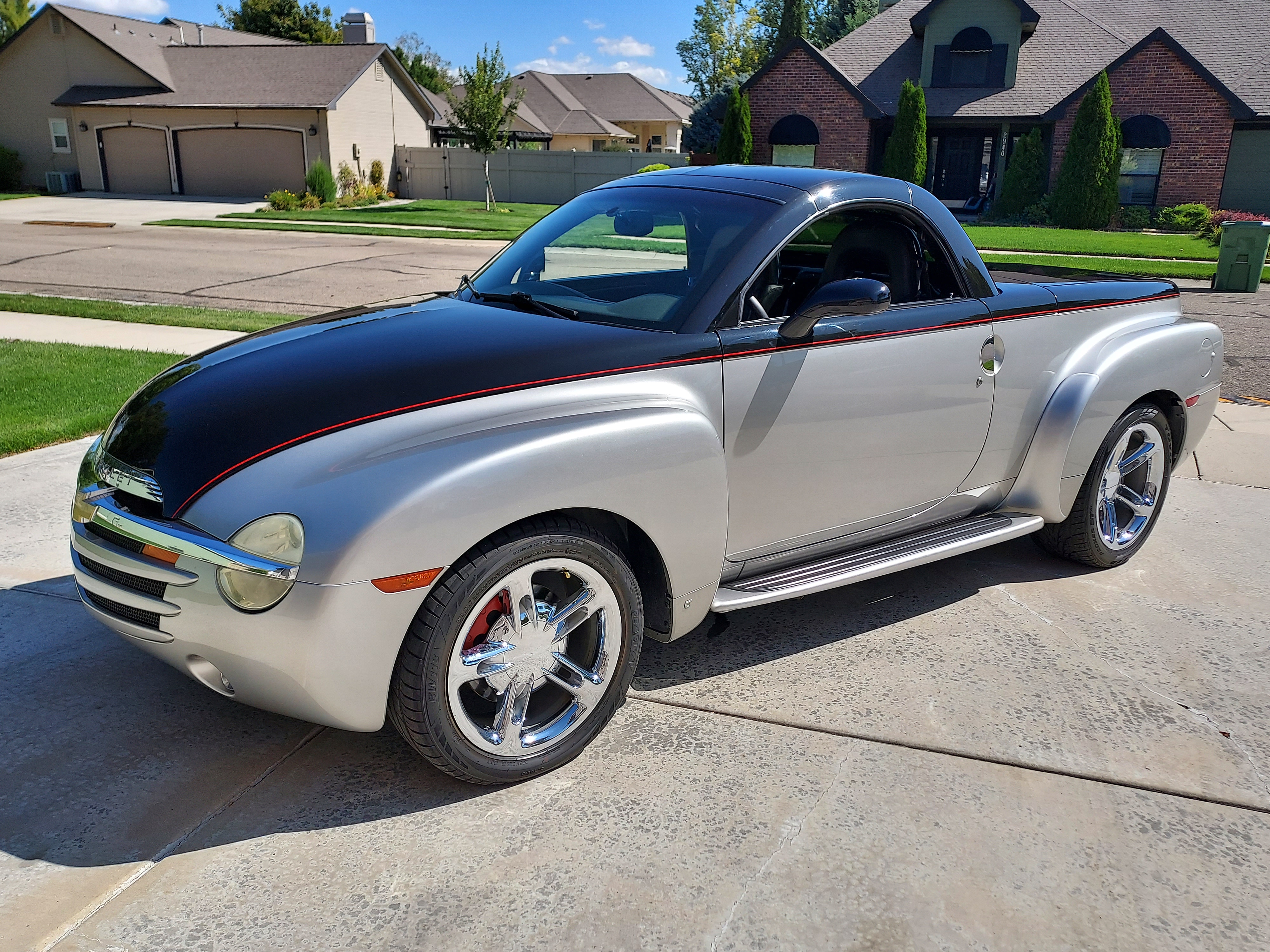 Used 2006 Chevrolet SSR w/ Preferred Equipment Group RWD image 2