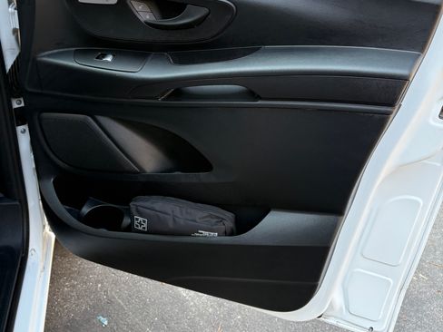 Used 2023 Mercedes-Benz Metris image 9