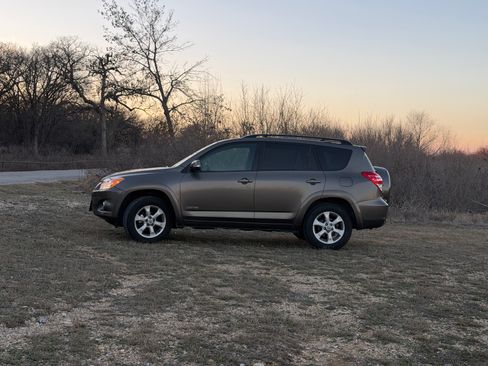 Used 2009 Toyota RAV4 Limited image 11