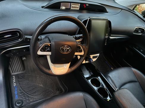 Used 2017 Toyota Prius Prime Premium image 22
