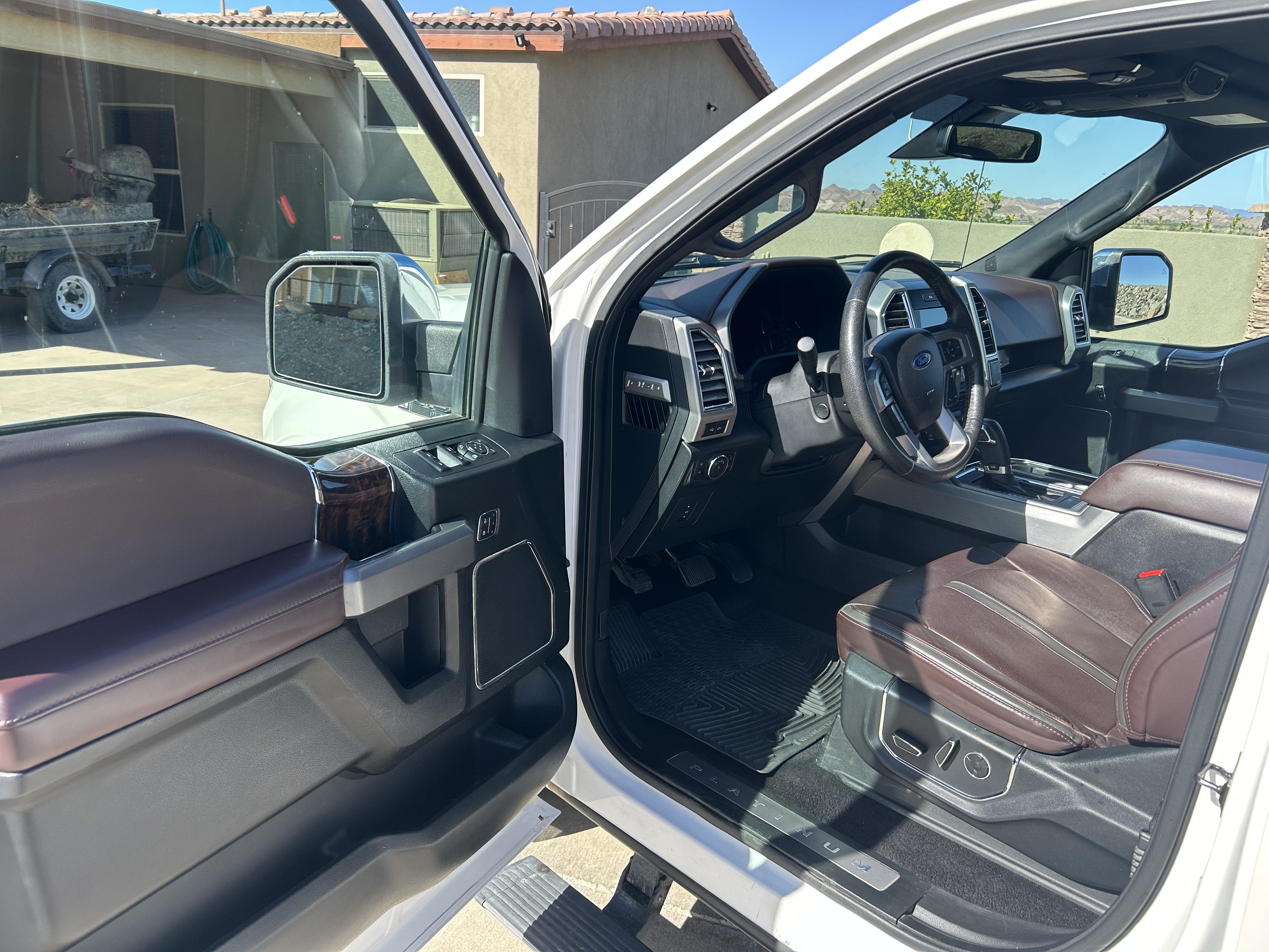 Used 2016 Ford F150 Platinum w/ Equipment Group 701A Luxury AWD/4WD image 5