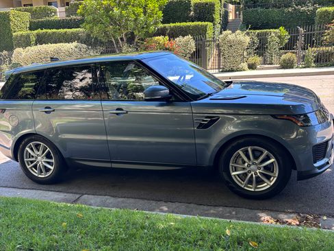 Used 2019 Land Rover Range Rover Sport SE image 9