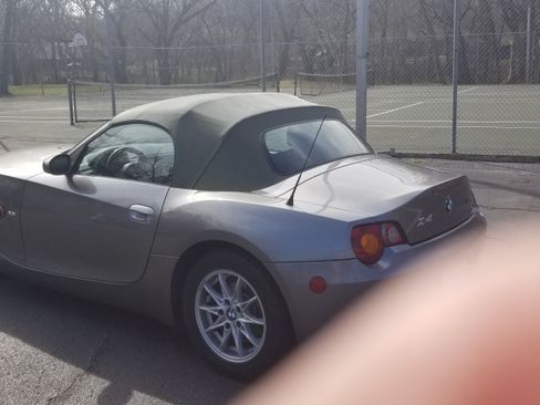 Used 2004 BMW Z4 2.5i image 10