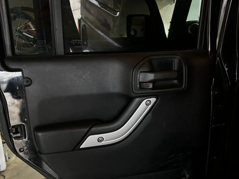 Used 2015 Jeep Wrangler Unlimited Sahara w/ Dual Top Group image 6