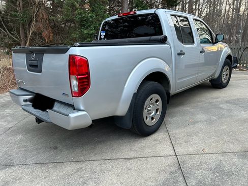 Used 2018 Nissan Frontier SV image 5