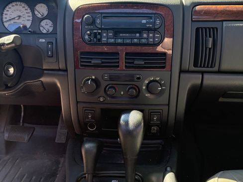 Used 2003 Jeep Grand Cherokee Overland AWD/4WD image 12
