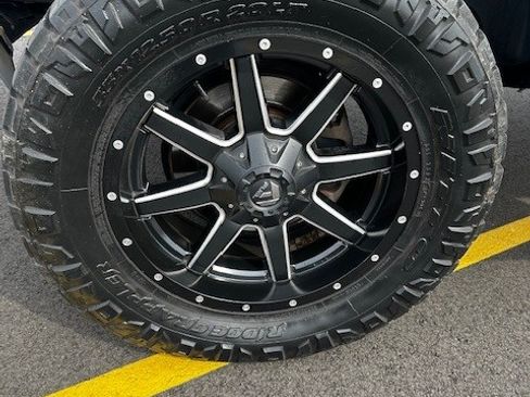 Used 2014 Ford F150 Platinum image 12