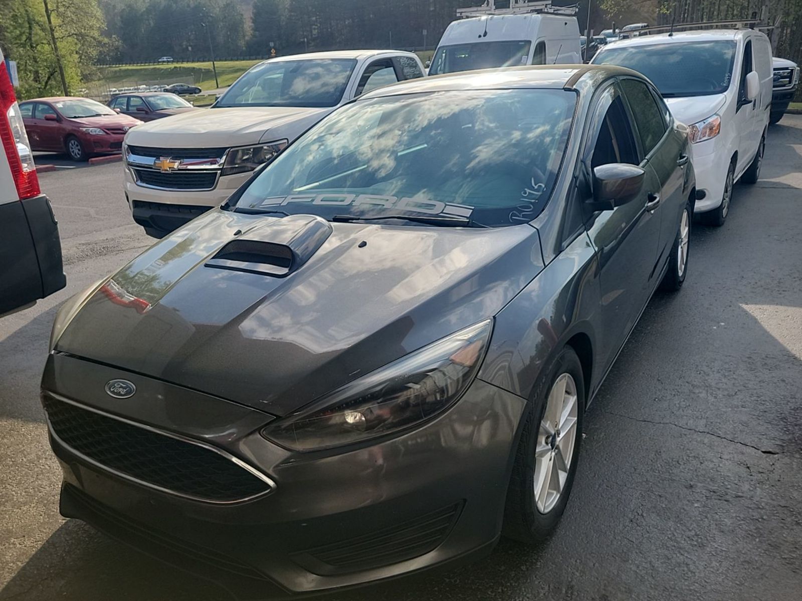 Used 2018 Ford Focus SE FWD image 1