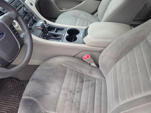 Used 2011 Ford Taurus SE image 8