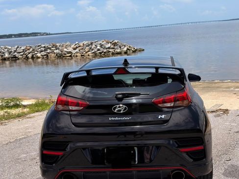 Used 2020 Hyundai Veloster N w/ Performance Package FWD image 10