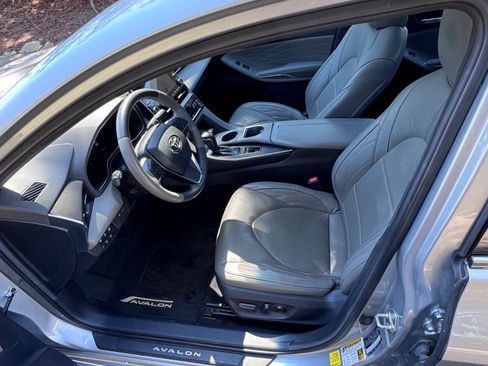 Used 2021 Toyota Avalon Limited w/ Advanced Safety Package image 10