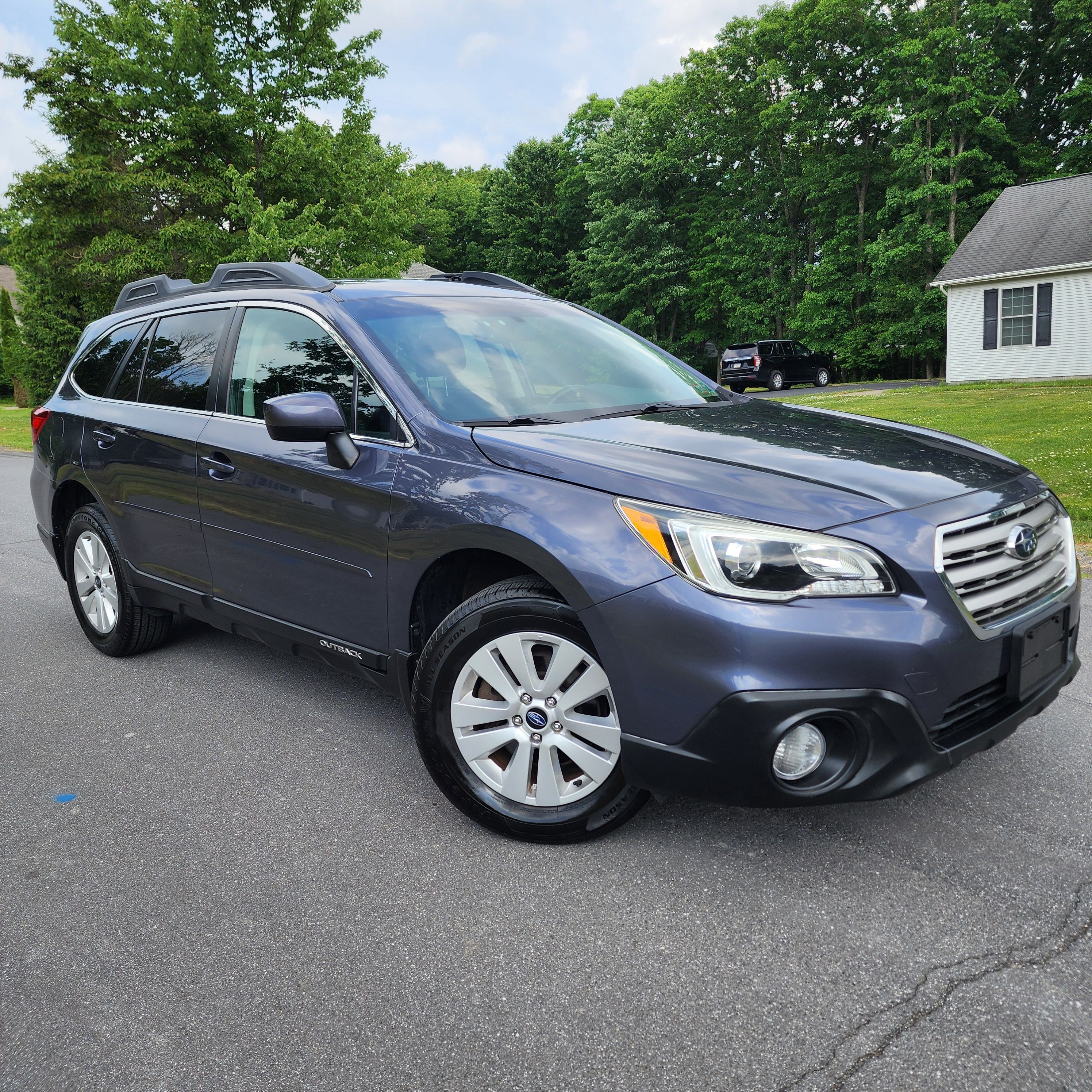 Used 2017 Subaru Outback 2.5i Premium AWD/4WD image 1
