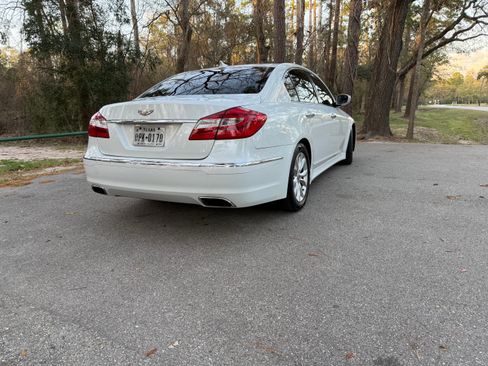 Used 2013 Hyundai Genesis 3.8 image 6