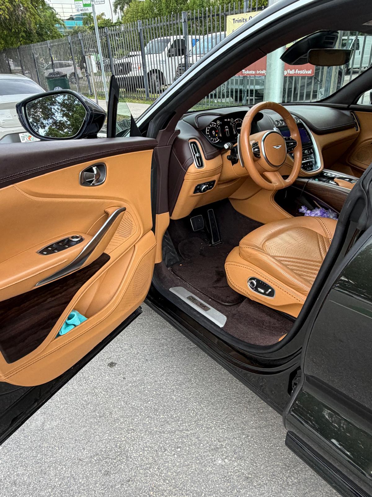 Used 2021 Aston Martin DBX AWD/4WD image 15