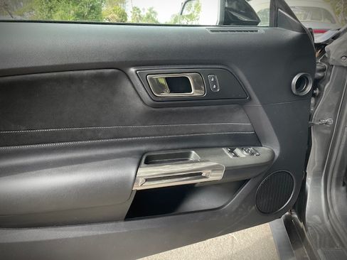 Used 2016 Ford Mustang Shelby GT350 w/ Track Package image 23