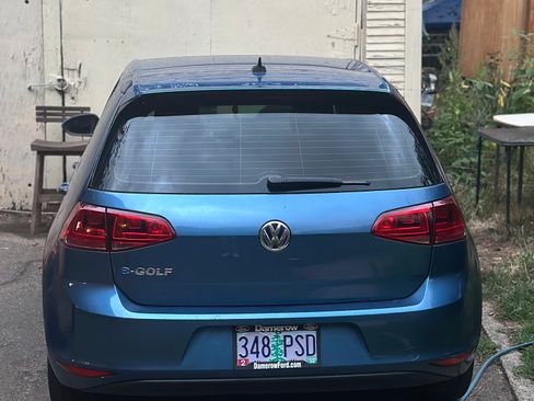 Used 2016 Volkswagen e-Golf SE image 8