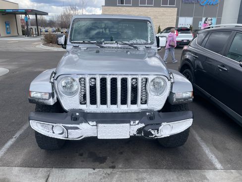 Used 2020 Jeep Gladiator Overland image 4