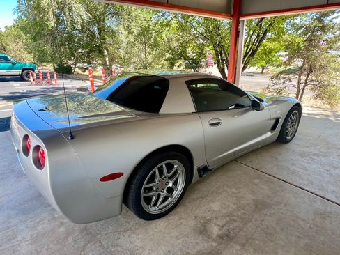 Used 2004 Chevrolet Corvette Z06 w/ Memory Package RWD image 8