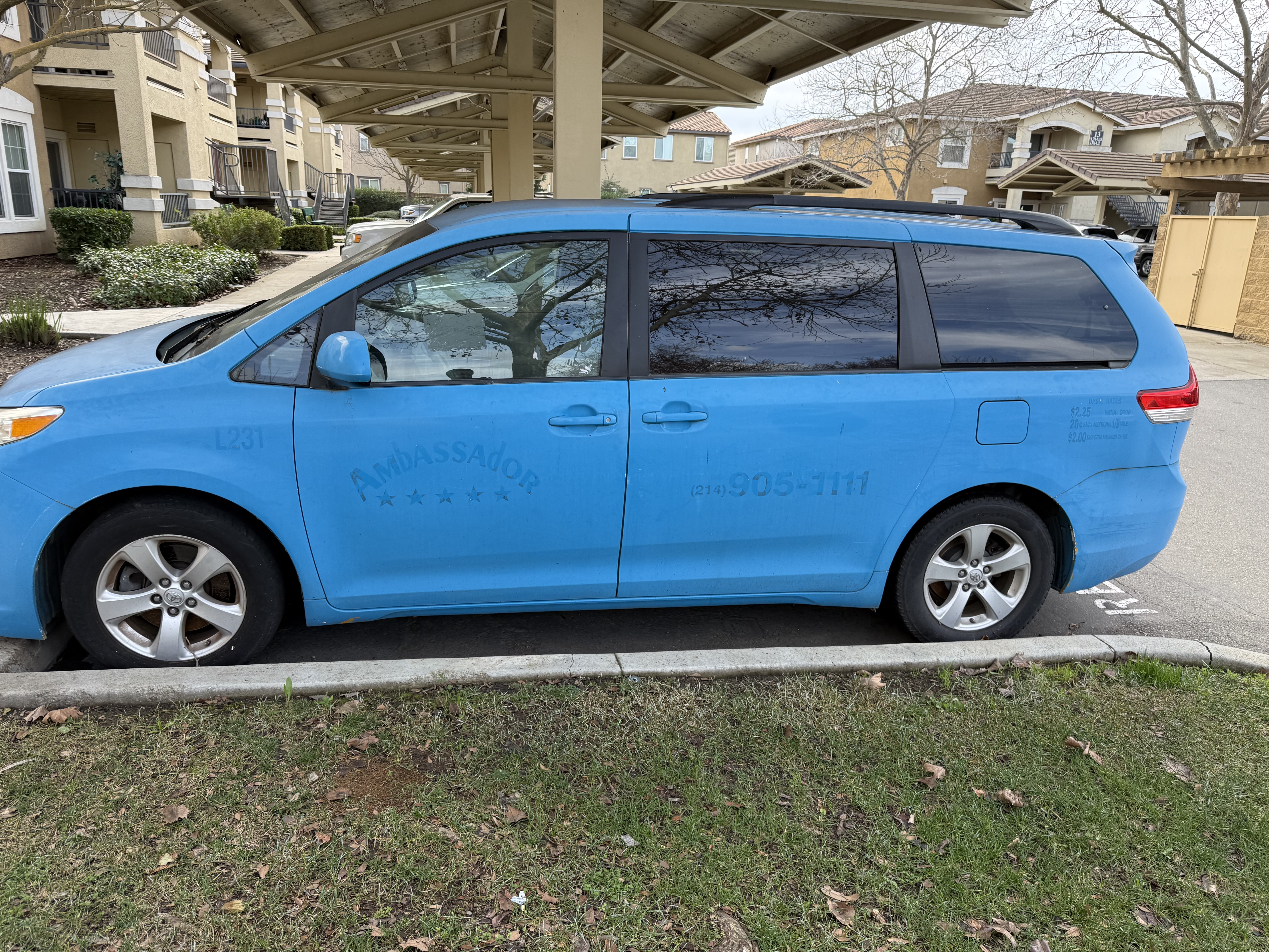 Used 2013 Toyota Sienna LE FWD image 2