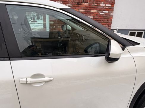 Used 2023 Nissan Rogue SV image 6