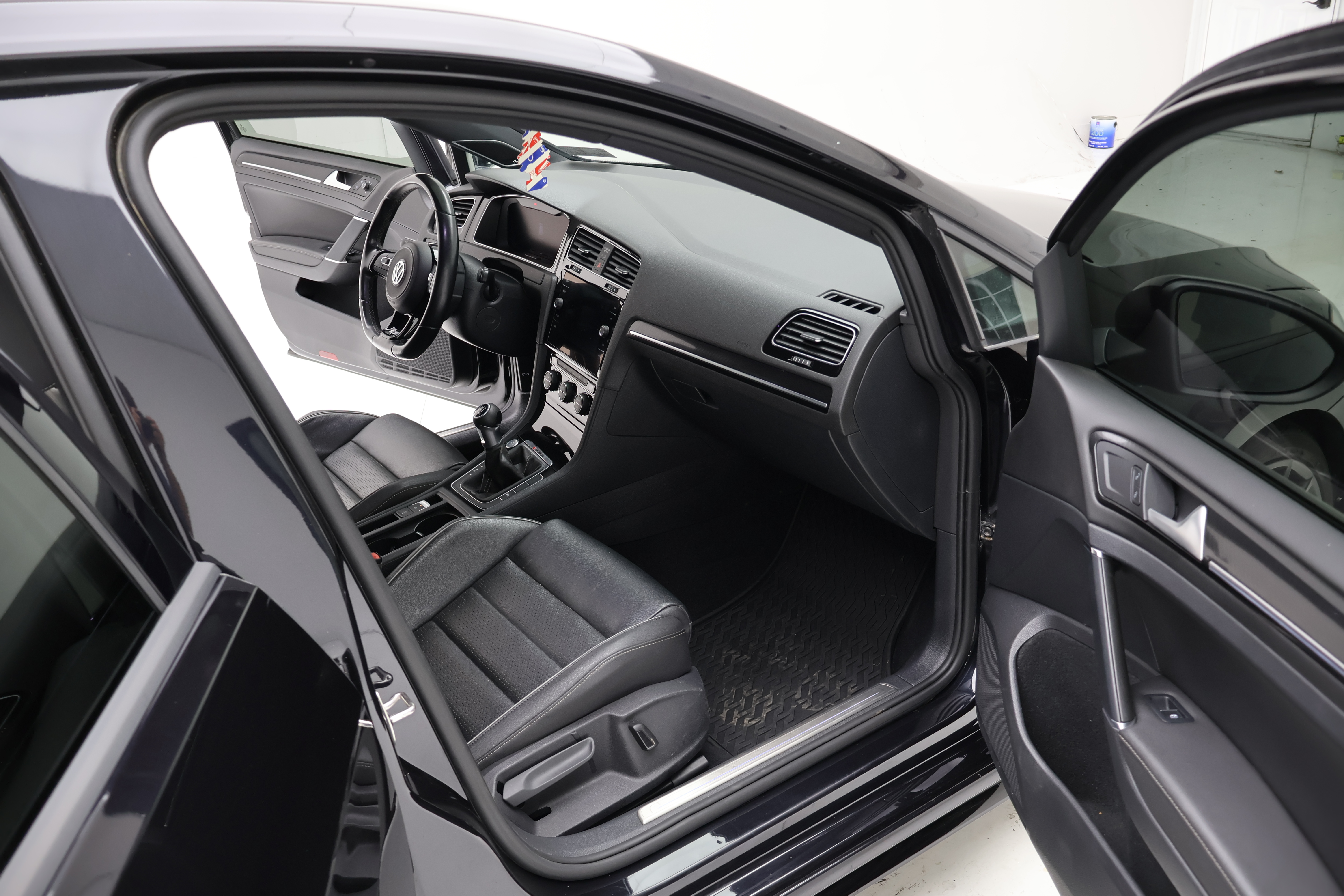 Used 2019 Volkswagen Golf R 4-Door AWD/4WD image 19