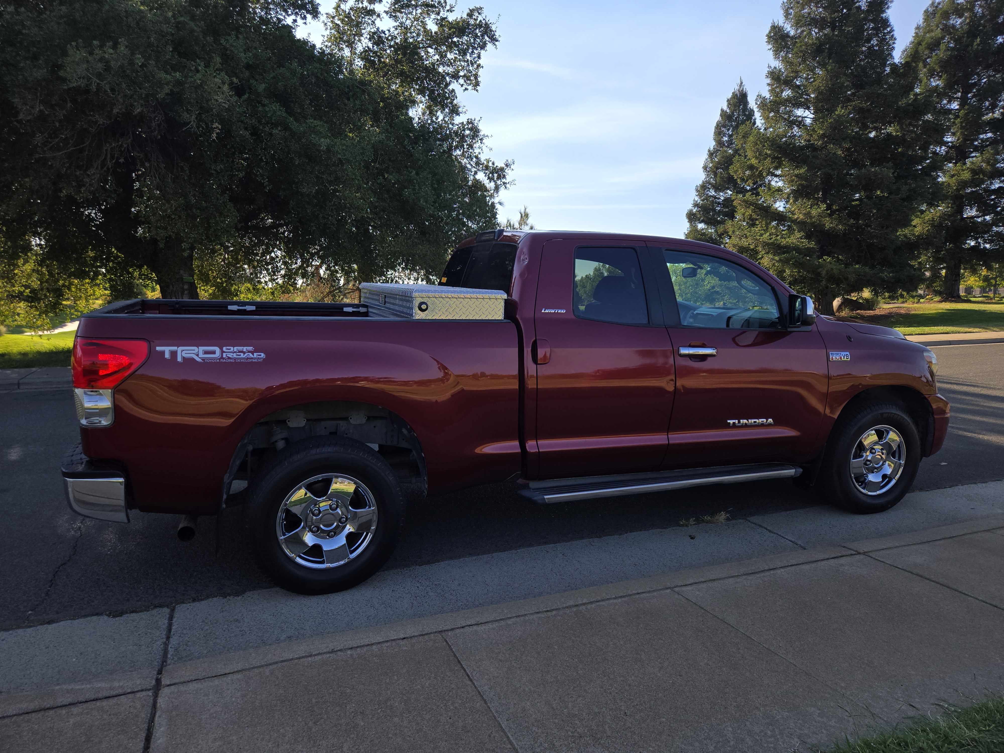 Used 2007 Toyota Tundra Limited w/ TRD Off-Road Pkg AWD/4WD image 2