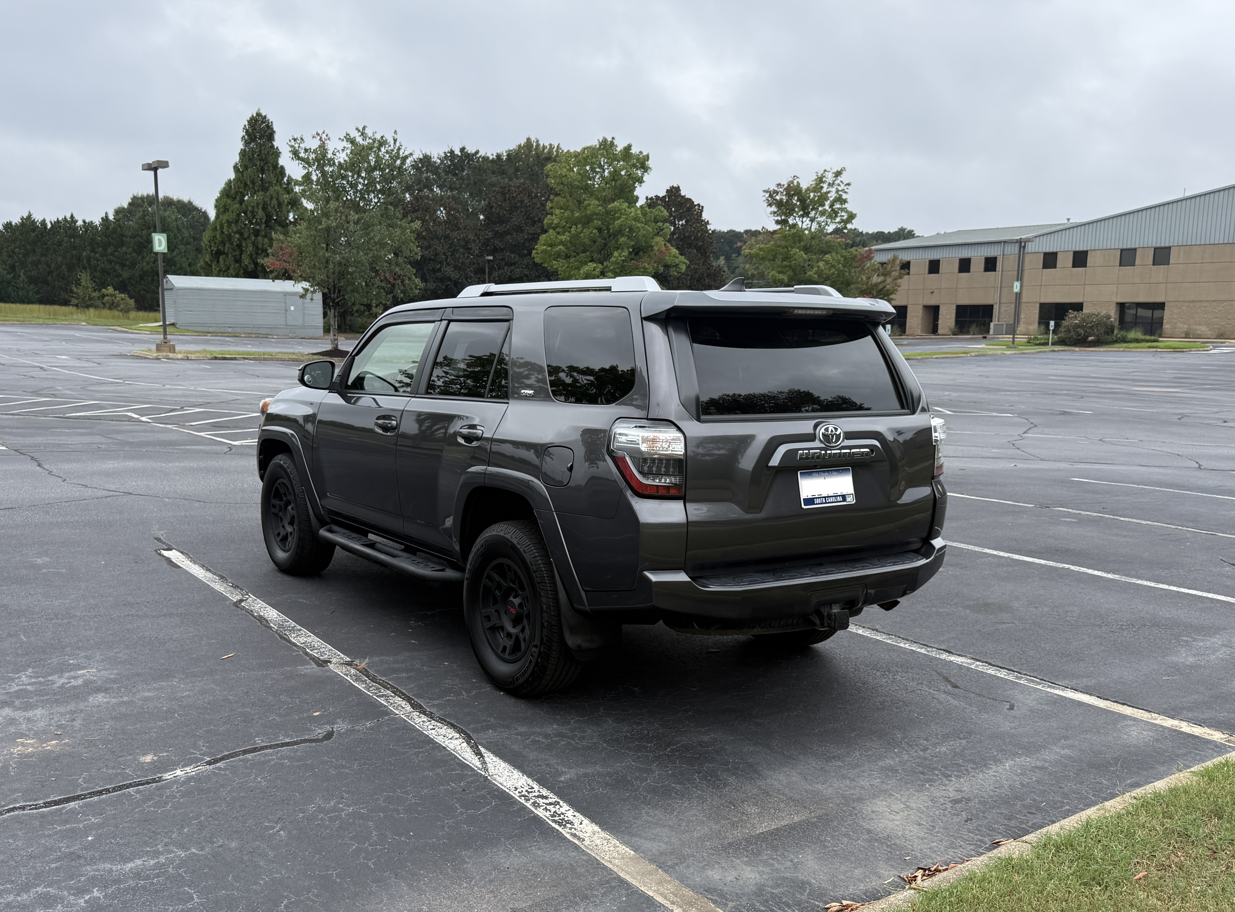 Used 2017 Toyota 4Runner SR5 AWD/4WD image 9