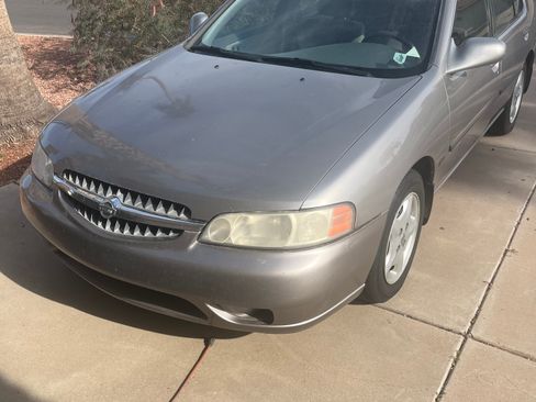 Used 2001 Nissan Altima GXE image 4