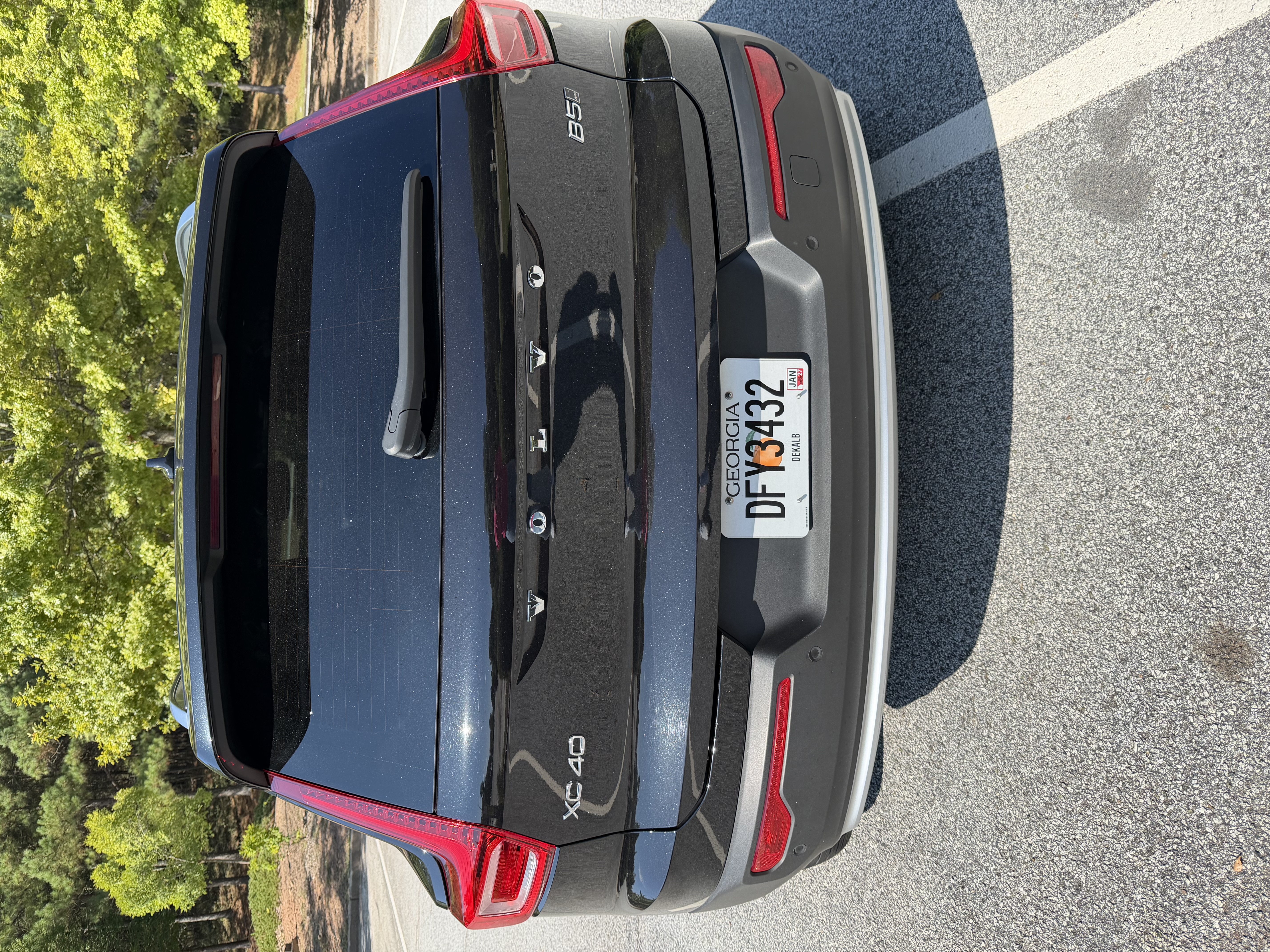 Used 2025 Volvo XC40 B5 Core AWD/4WD image 2