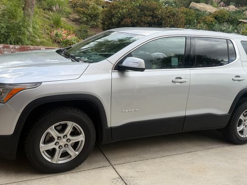 Used 2018 GMC Acadia SLE w/ LPO, Floor Liner Package FWD image 1