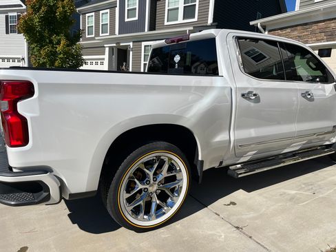 Used 2022 Chevrolet Silverado 1500 High Country w/ High Country Premium Package image 10