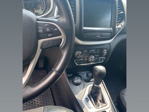 Used 2016 Jeep Cherokee Trailhawk w/ Comfort/Convenience Group AWD/4WD image 4