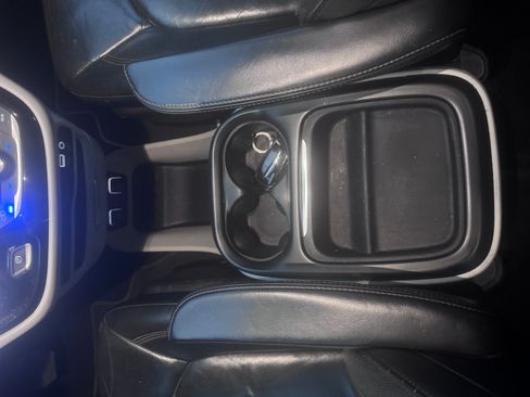 Used 2017 Chrysler Pacifica Touring-L image 16