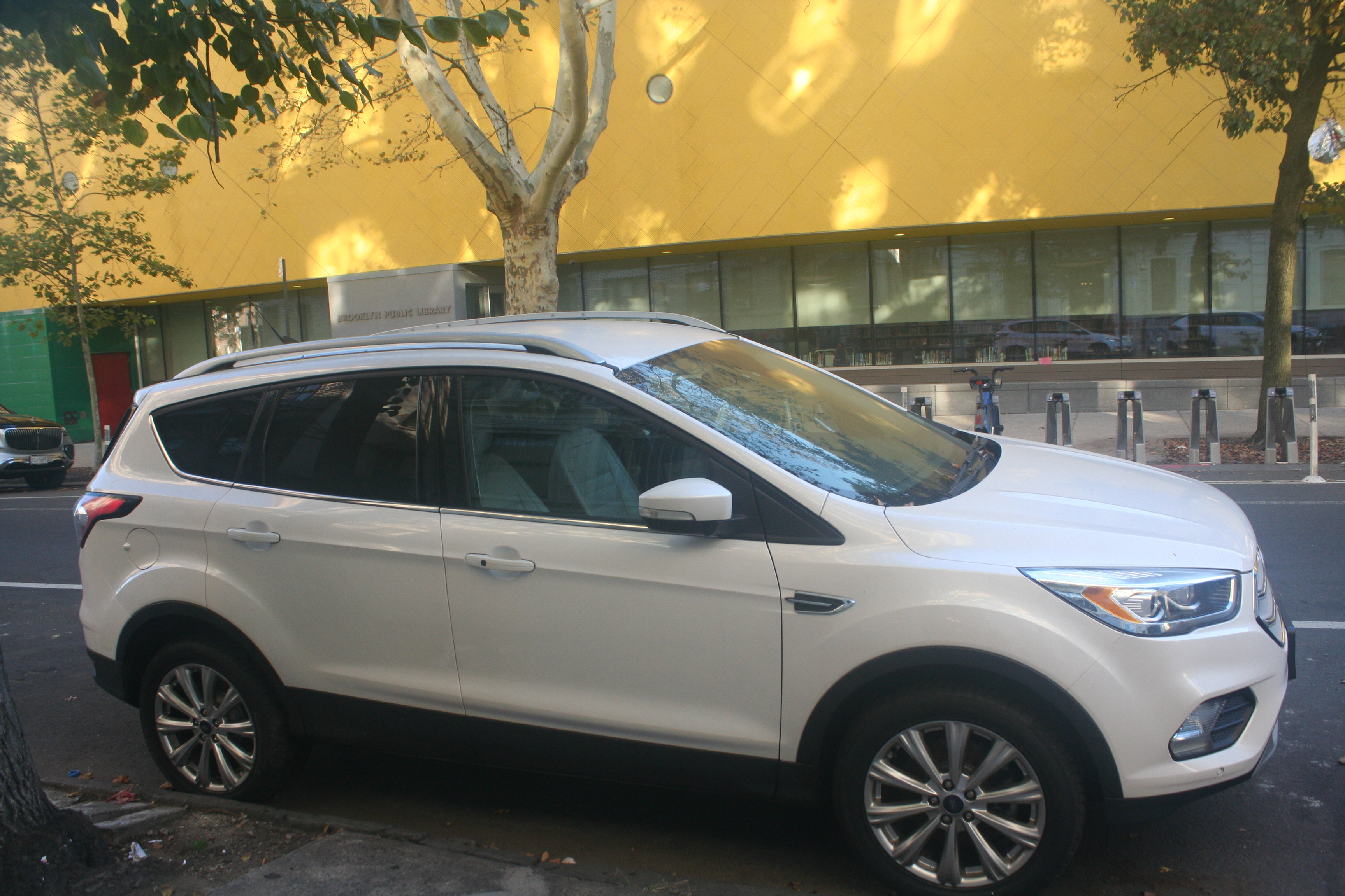 Used 2018 Ford Escape Titanium AWD/4WD image 2