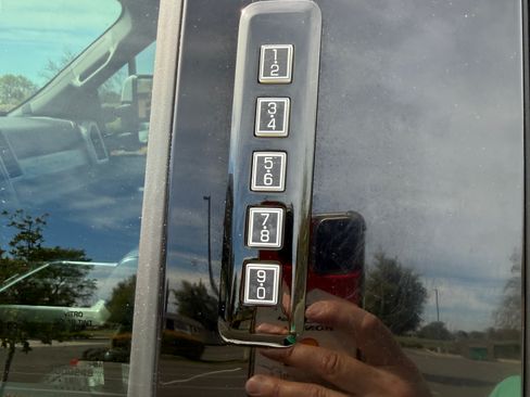 Used 2019 Ford F250 Lariat w/ Lariat Value Package image 28