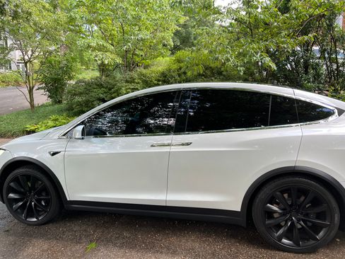 Used 2020 Tesla Model X Long Range image 9